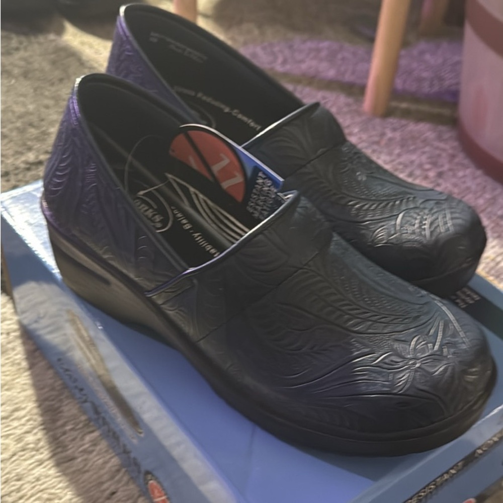 Easy Street Size 9 Clogs